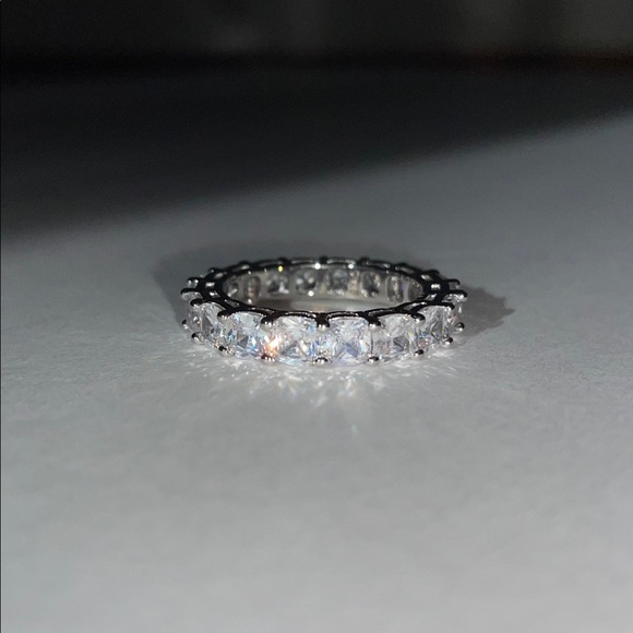Waterproof Tarnish Proof Silver Diamond Ring - Picture 6 of 7
